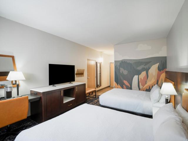 Gray Wolf Inn & Suites — photo 10