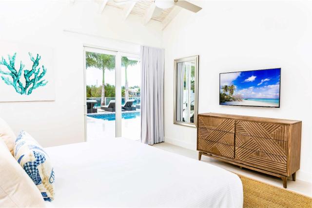 Lagoon View Villa, Pool, Dock, & Waterways — photo 13