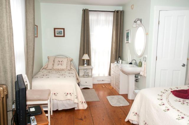 Candlebay Inn — photo 13