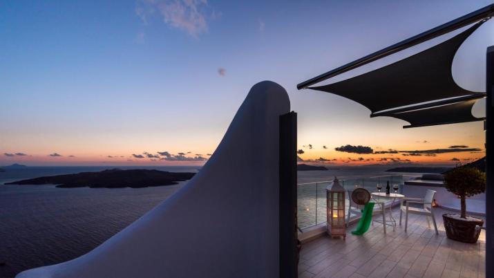 Fira Deep Blue Suites