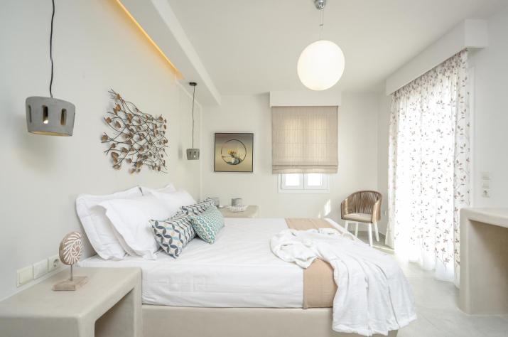 Plaka Collection