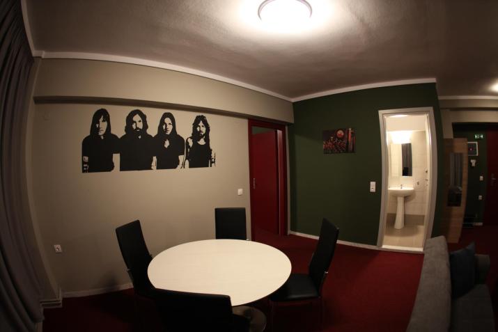 Stay Hybrid Youth Hostel