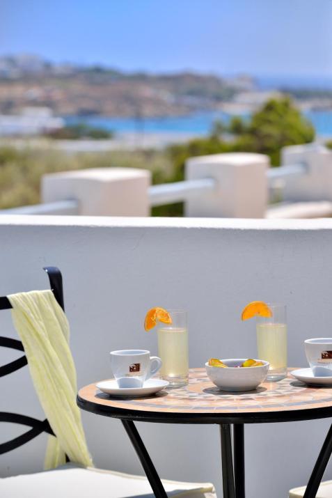 Kamari Hotel