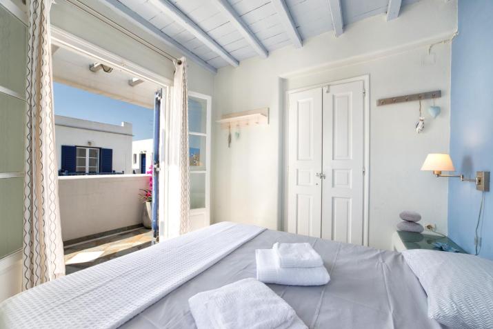 PURE WHITE 1BD house with amazing Sea Views in Naousa