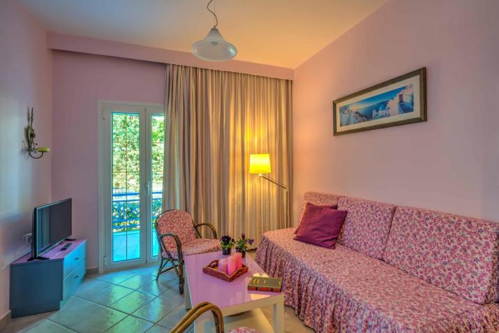 Blue Petal Apartment, Relaxed Heraklion Stay