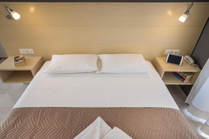 Esplanade Apartments - Heated Pool