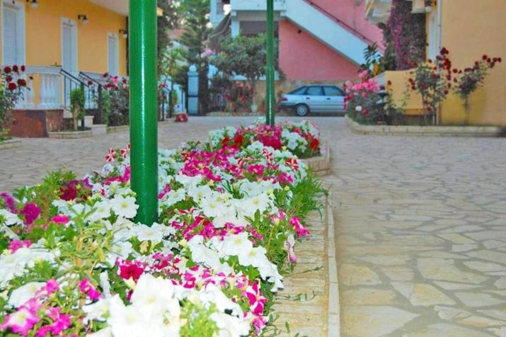 Lemon Grove Hotels And Studios