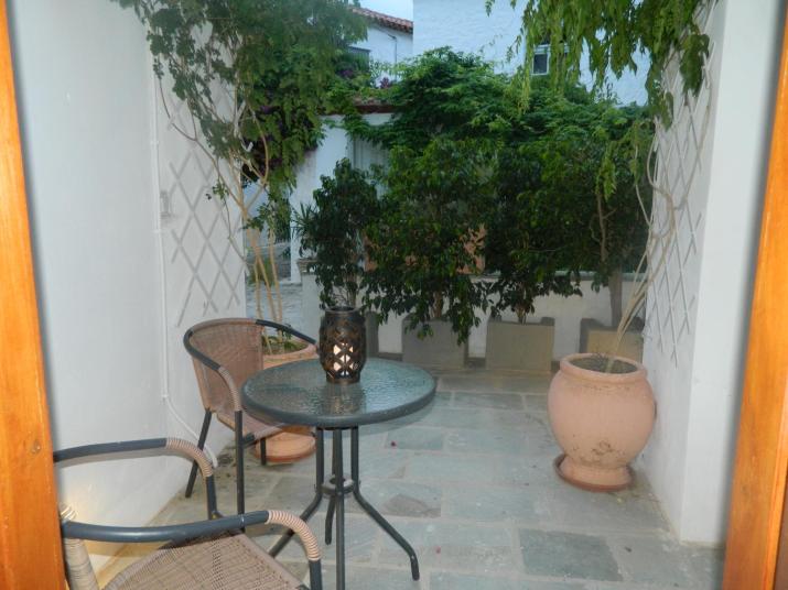Perakis Apartments
