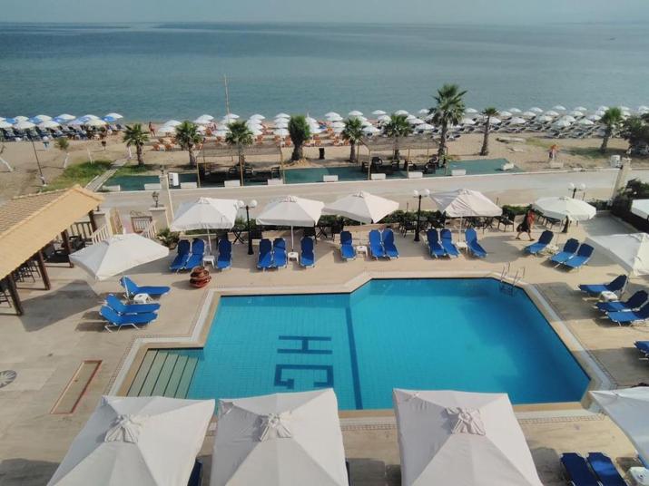 Santa Beach Hotel