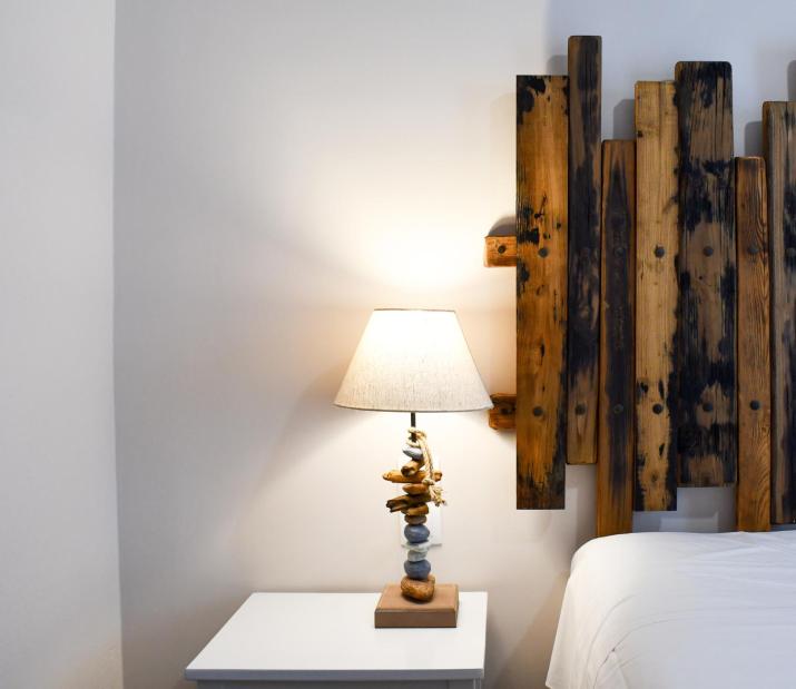 Akro Rooms