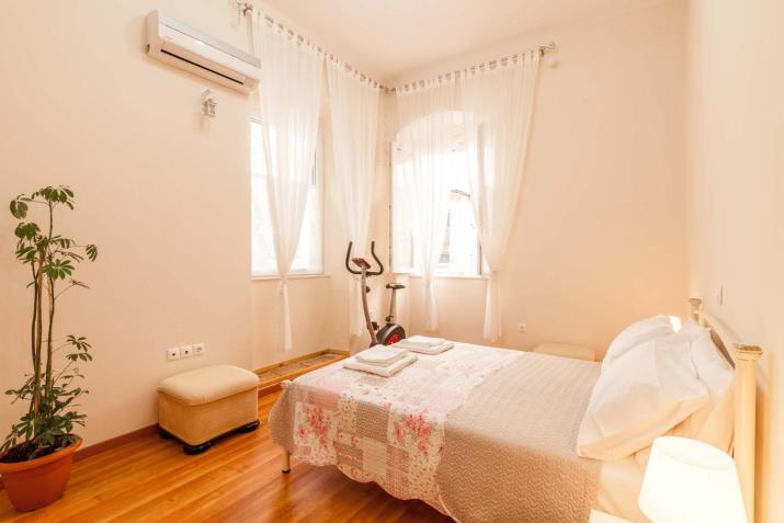 Kantouni Bizi Myranthis Apartment