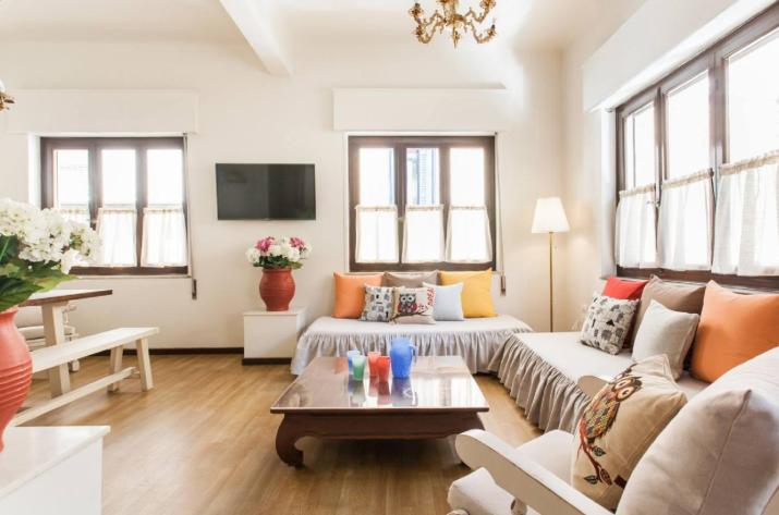 Vintage Charm by the Acropolis!