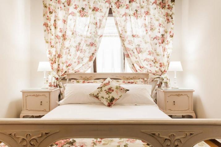 Vintage Charm by the Acropolis!
