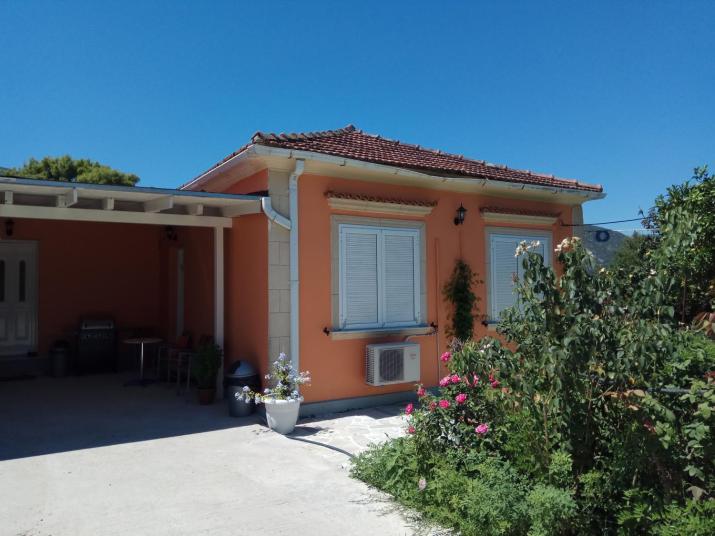 Monte Caputo Holiday House