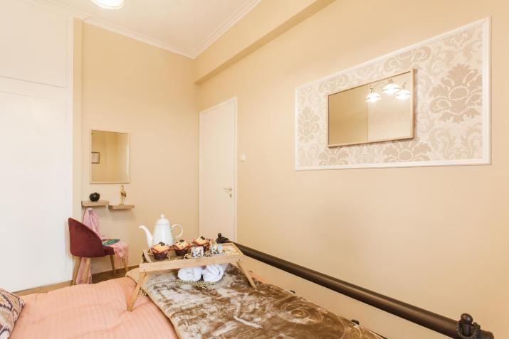 Modern Antique Private rooms near to Acropolis Museum and metro station