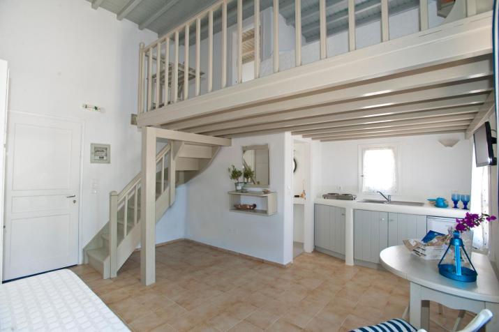 Gryparis' Club Apartments