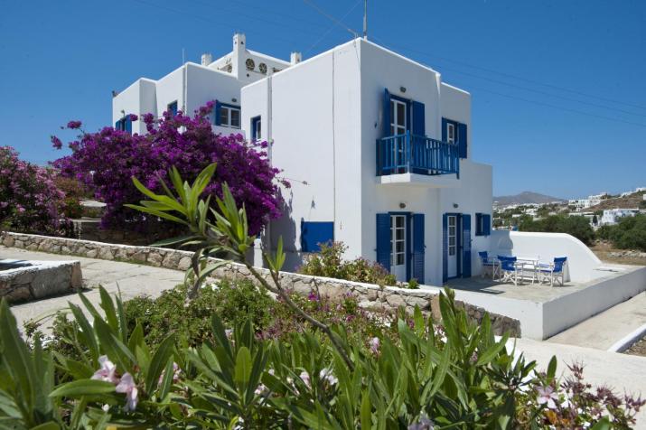 Gryparis' Club Apartments