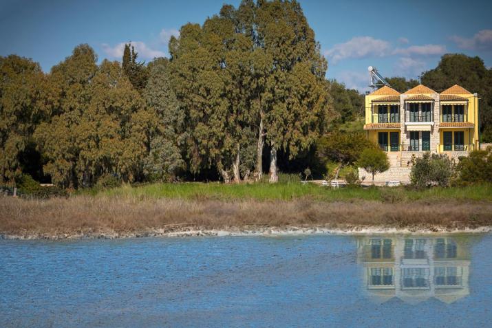 Koronisia Apartments