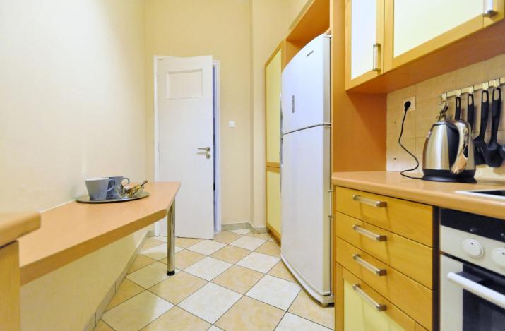 Courtyard Apt - Central Athens