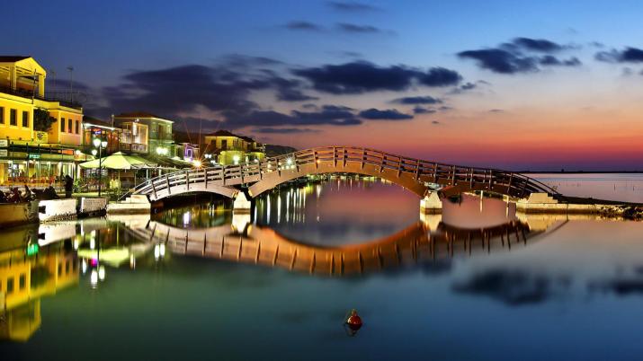 LEFKADA CENTRAL SQUARE APARTMENT