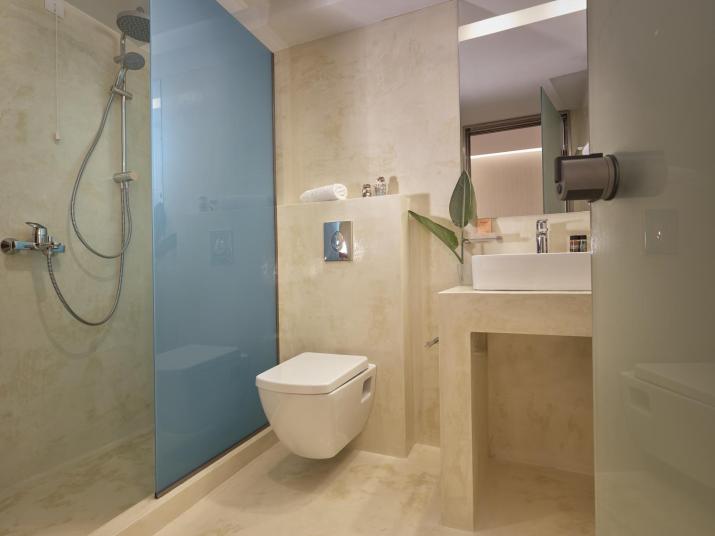 Koukounaria Hotel & Suites