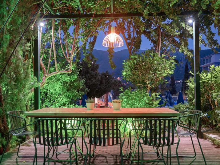Koukounaria Hotel & Suites