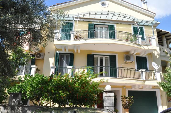 Jennifer's Apartments