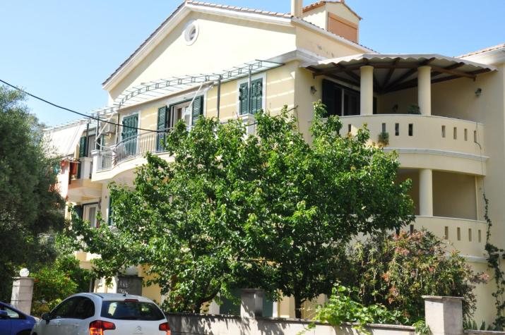 Jennifer's Apartments