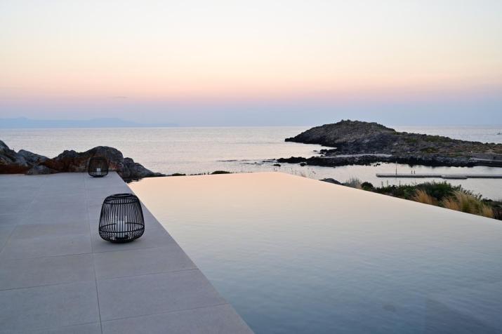 Kavos Hotel & Suites