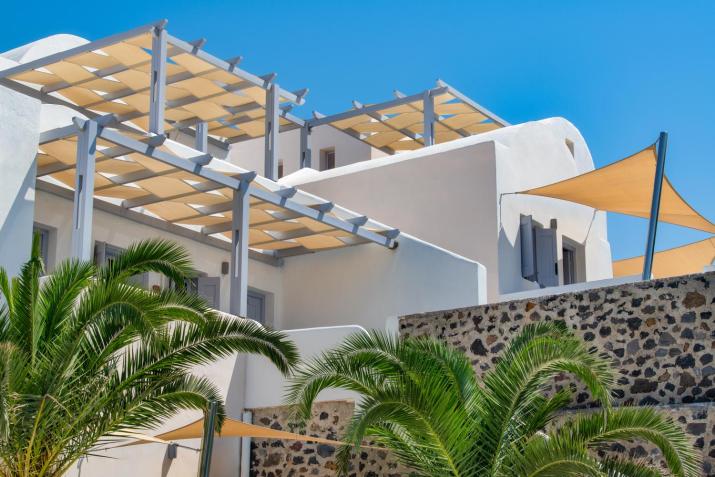 Akrotiri Hotel