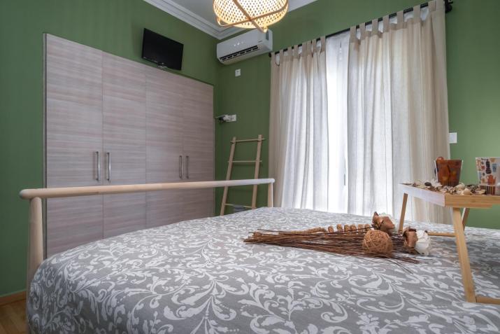 Apartment at the foothills of Acropolis