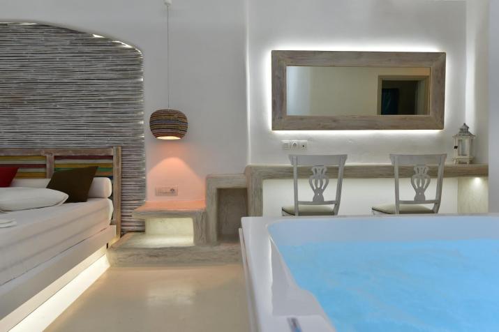 Zefi Hotel & Suites