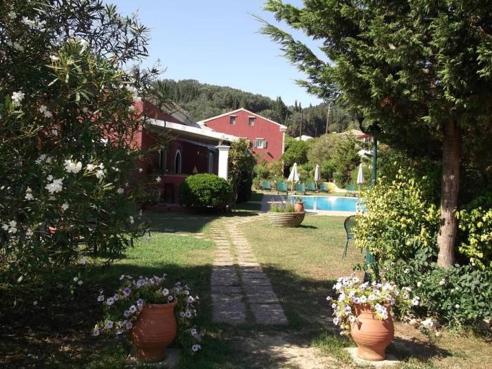 Villa De Loulia