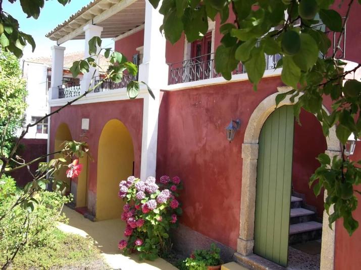Villa De Loulia
