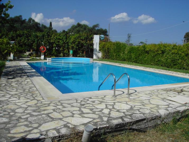 Nikos Apartments