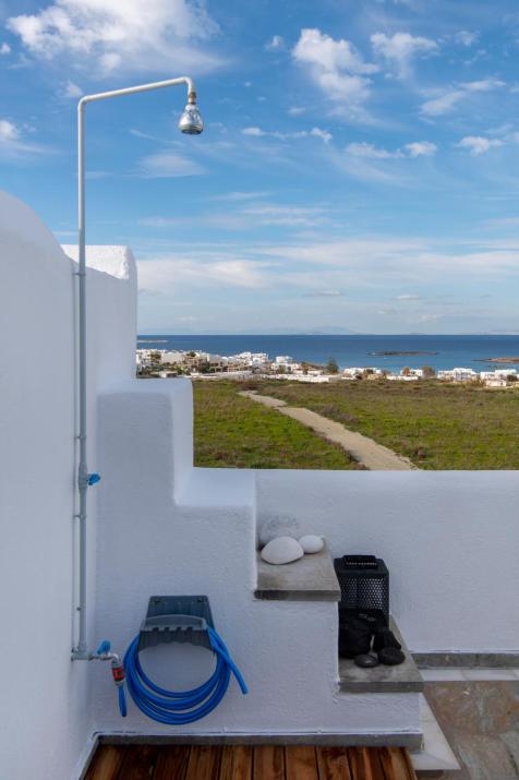 PURE WHITE 1BD house with amazing Sea Views in Naousa