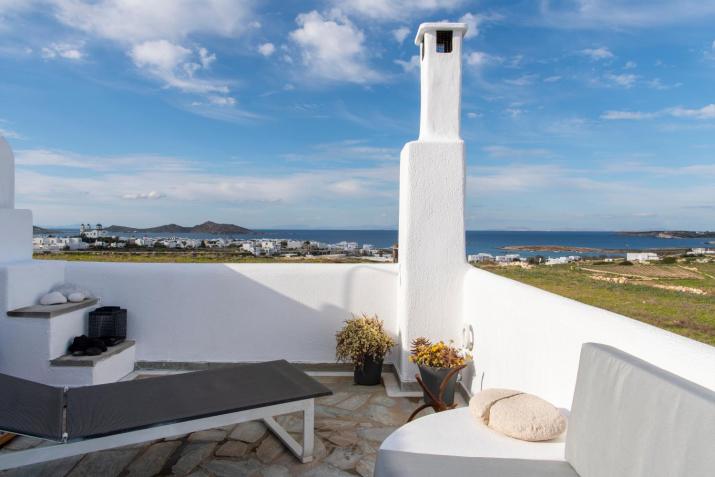PURE WHITE 1BD house with amazing Sea Views in Naousa