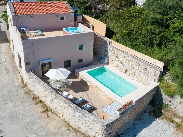 Olga's Filoxenia - Villa Aladanos-private pool and heated jacuzzi