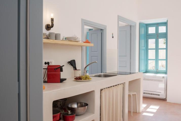 Santorinio Yellow House
