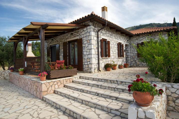 VILLA KOUTSOYPIA STONE HOUSE