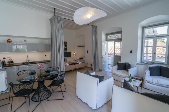 Livin Hydra Private Collection Suite 3