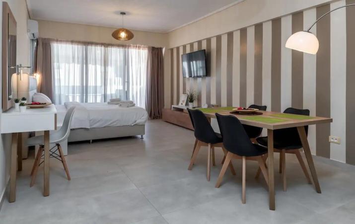 Amazing Apartments @ Aiolou Str.