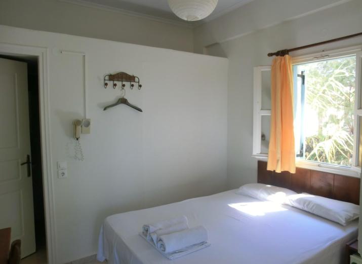 Santorini Camping/Rooms