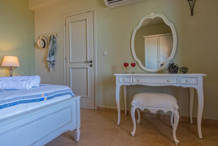 LOURDAS BEACH VIEW VILLA