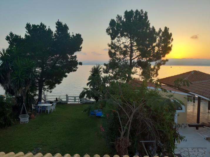 Villa By The Sea - Βίλα Πάνω στη θάλασσα