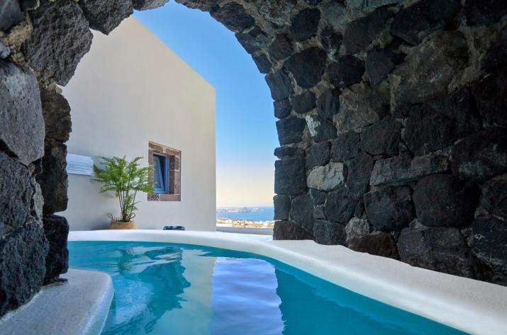 Luna Santorini Suites