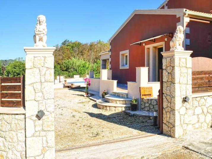 ANTIGONH COUNTRYSIDE VILLA !i