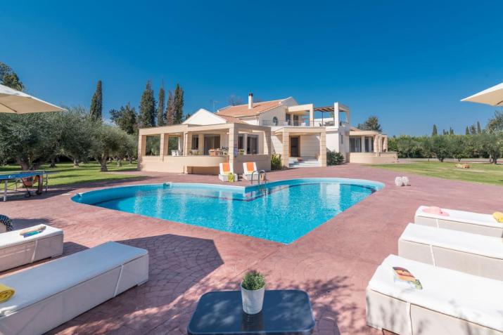 Astarte Villas - Istar Villa with Tennis Court