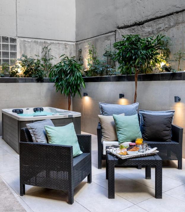 47 Luxury Suites