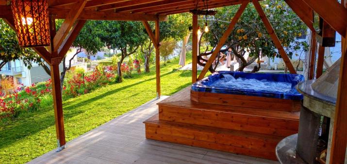 The Elysian at Nicopolis jacuzzi